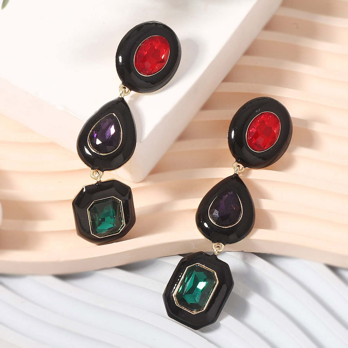 Smalto retrò chic, stile etnic - Ethnic Chic Fashion recensione e prezzo